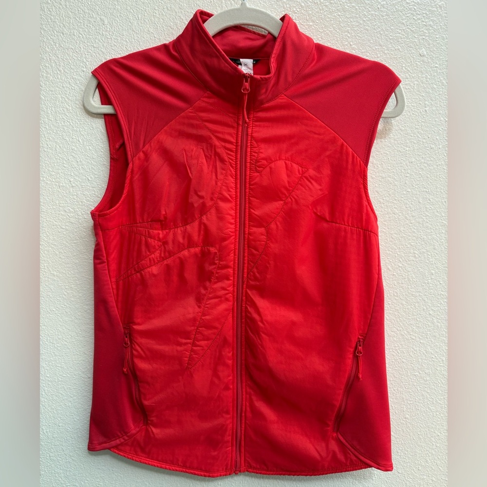oiselle Red Sleeveless Zip Front Vest
